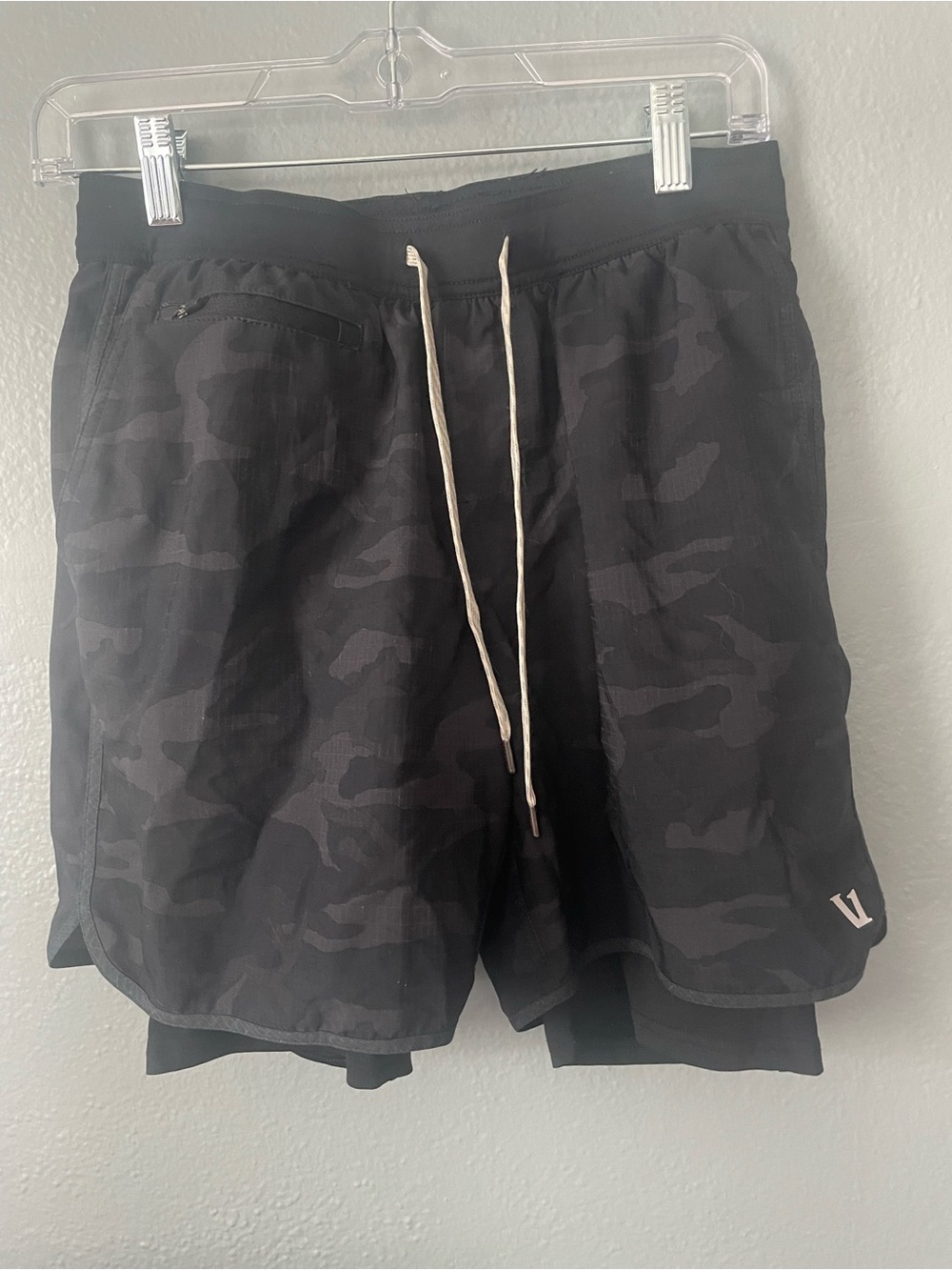 Vuori Men's Black Camo Athletic Shorts with Liner and Drawstring - small